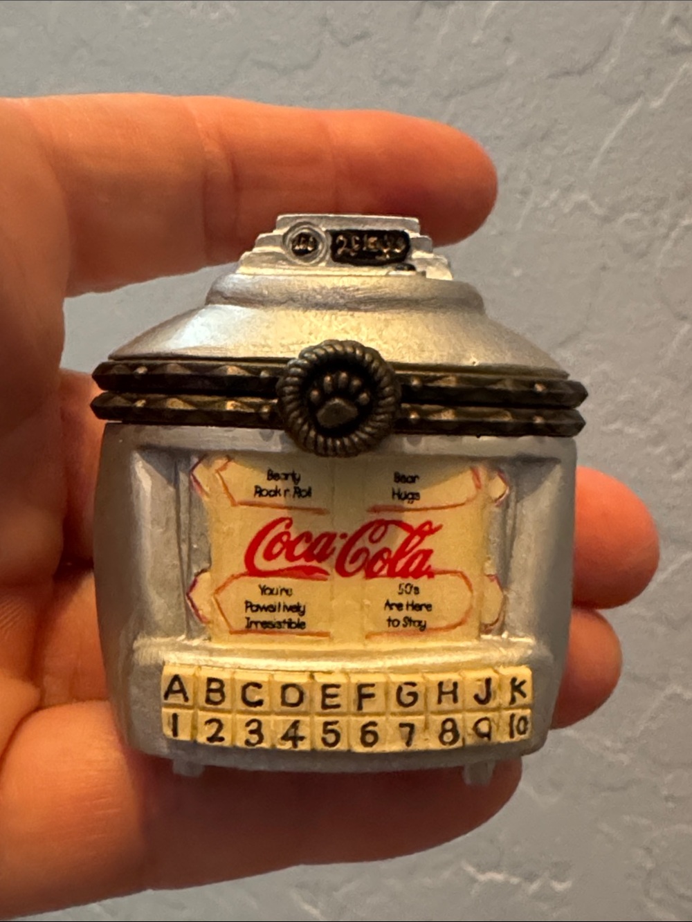 Vintage Coca Cola Jukebox with Small Bear with Coke Inside - Picture 11 of 12